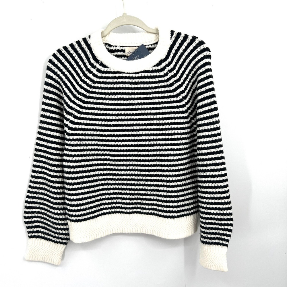 NEW Universal Thread crewneck pullover soft cozy black white stripe minimalist S